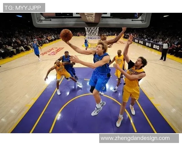 小牛队与雷霆队季后赛第四场激战回顾与精彩瞬间分析